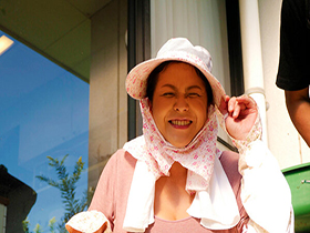 田舎のお母さんが野外でおしっこ　8時間　サンプル画像07